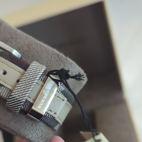 Burberry Beige Watch - Picture 7 of 10